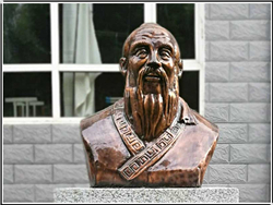 仿銅孔子半身像 仿銅孔子半身像