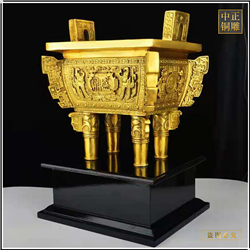 小型鎏金銅鼎擺件 小型鎏金銅鼎擺件