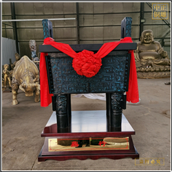 鑄銅關(guān)公 廠家供應(yīng)銅鼎擺件
