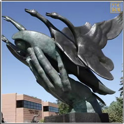 鑄銅關公 大型飛行群野鵝銅像在手